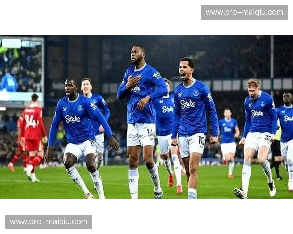 逆境中的铁血回响：当豪门遇上埃弗顿，这不只是一场90分钟的较量